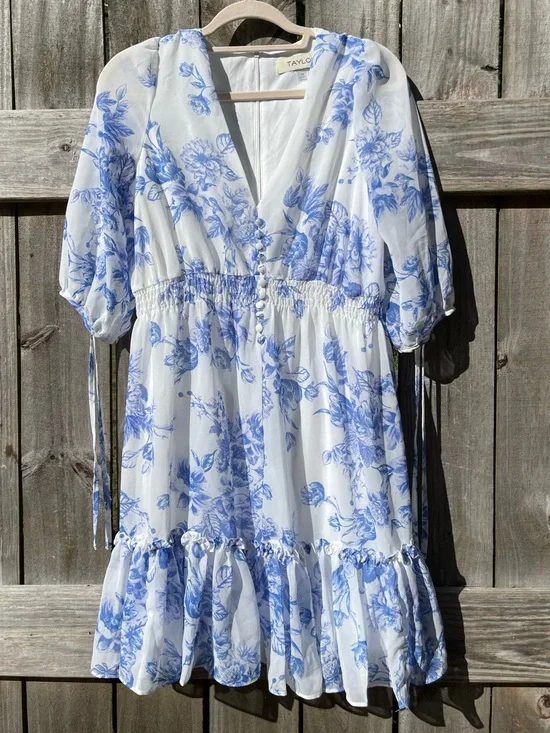 Taylor Blue and White Floral V-Neck Dress - Picture 4 of 12